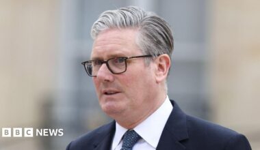 British Prime Minister Keir Starmer leaves after the multinational virtual summit and press conference at the Elysee Presidential Palace on April 17, 2026.