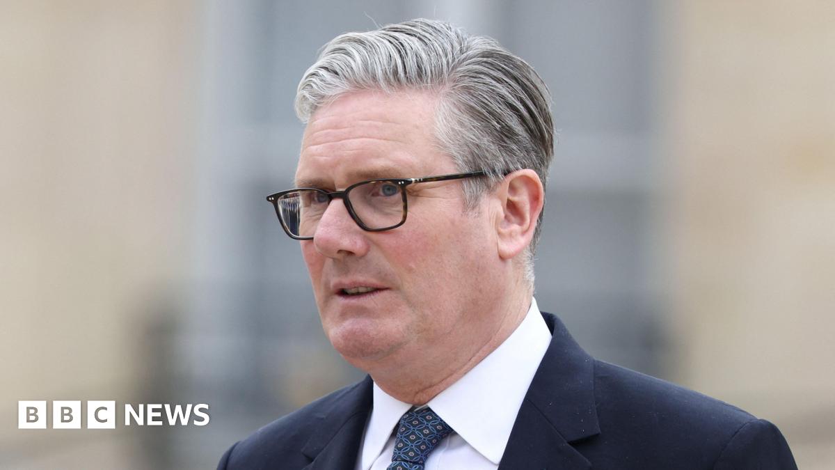 British Prime Minister Keir Starmer leaves after the multinational virtual summit and press conference at the Elysee Presidential Palace on April 17, 2026.