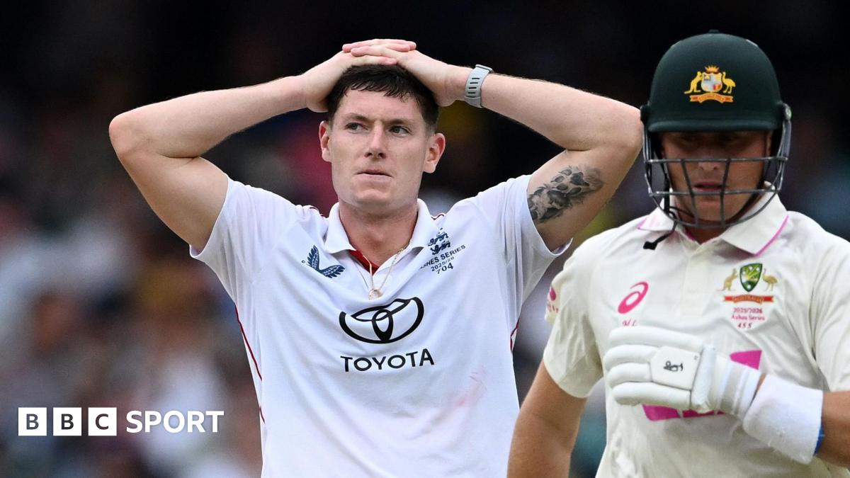 Matthew Potts stands with hands on head during Sydney Test