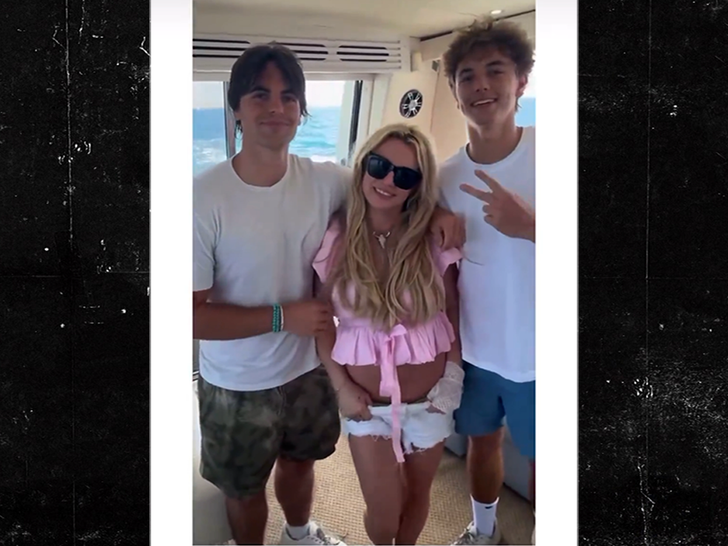 032926_britney_spears_primary