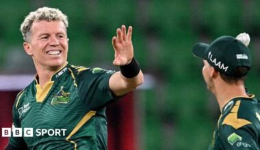 Peter Siddle catches the ball from a team-mate as he prepares to bowl for Multan Sultans in a Pakistan Super League game