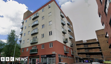 A Google Maps picture of Gowring House, a six-storey flat building in Bracknell, with other buildings nearby.
