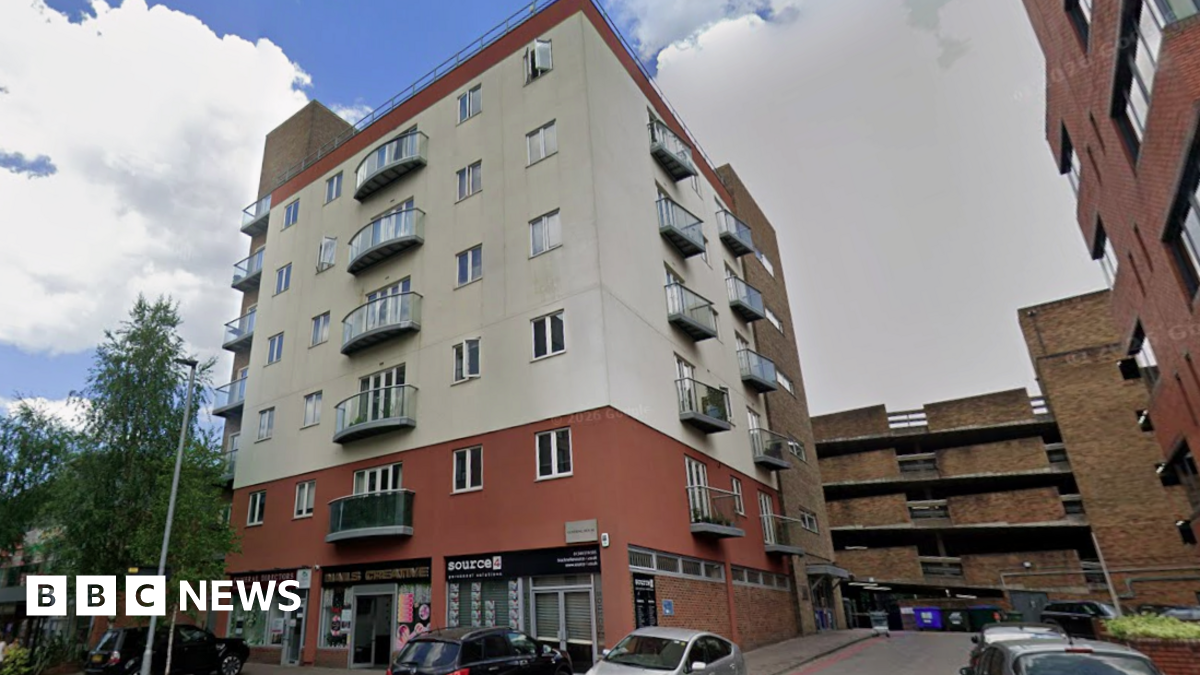 A Google Maps picture of Gowring House, a six-storey flat building in Bracknell, with other buildings nearby.