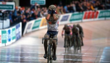 Cycling Paris-Roubaix-2001 Knaven-Servais (Photo by Tim De Waele/Getty Images)