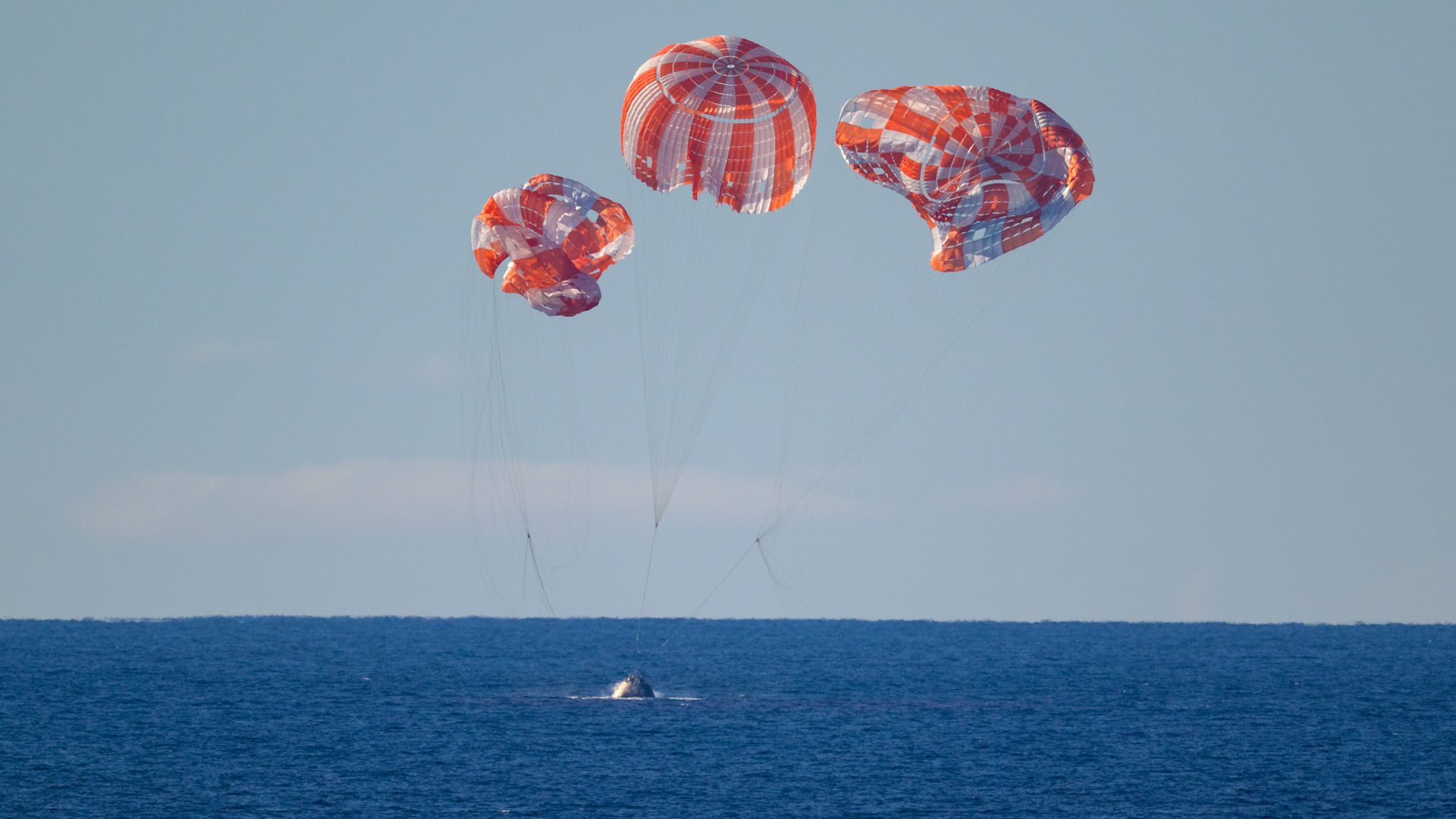 Click to play video: 'Artemis II crew returns to Earth after historic lunar mission'