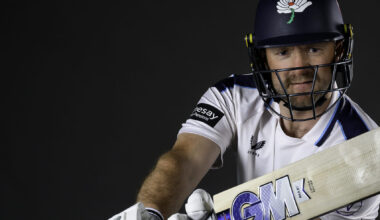 Live: Glamorgan v Yorkshire, Rothesay CC, Day One