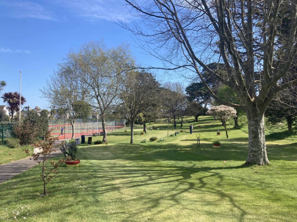 Golf putting at Beach gardens