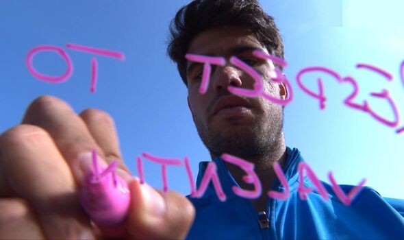 Carlos Alcaraz camera message