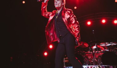 David Lee Roth feels "rich" after selling publishing rights