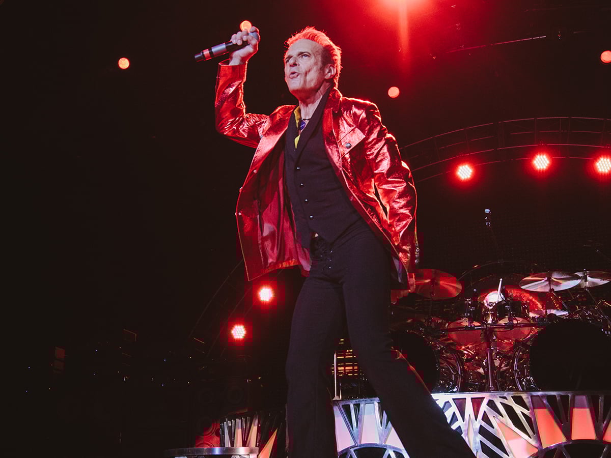 David Lee Roth feels "rich" after selling publishing rights