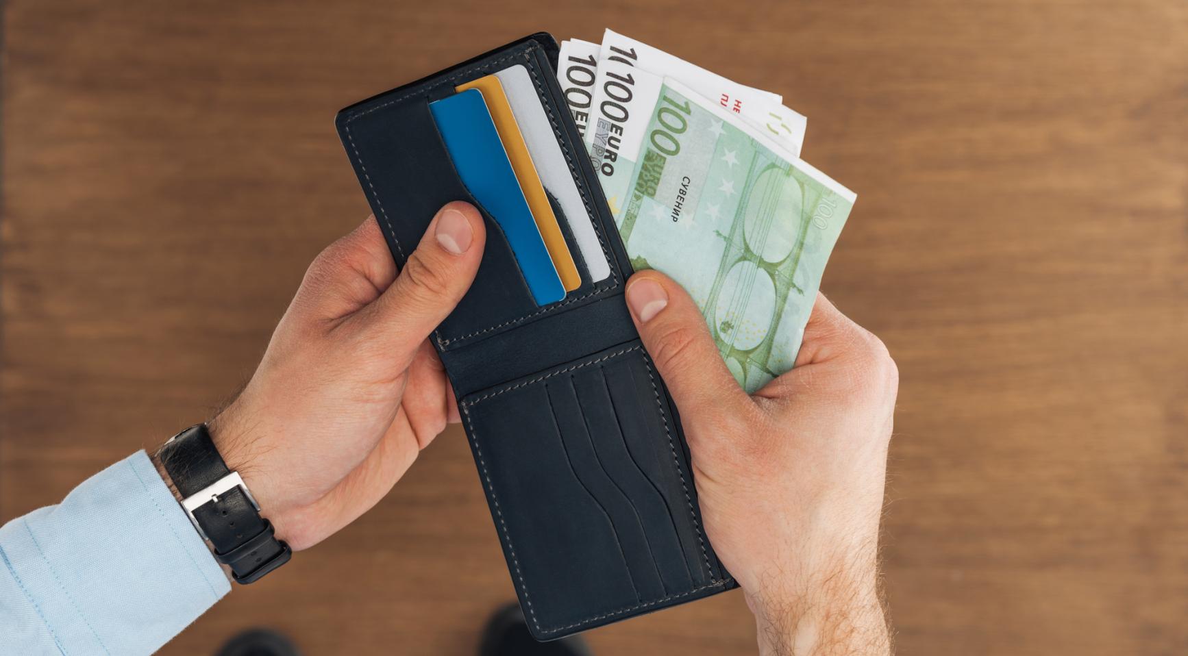 Men more likely to make ends meet; Also more likely to have debt