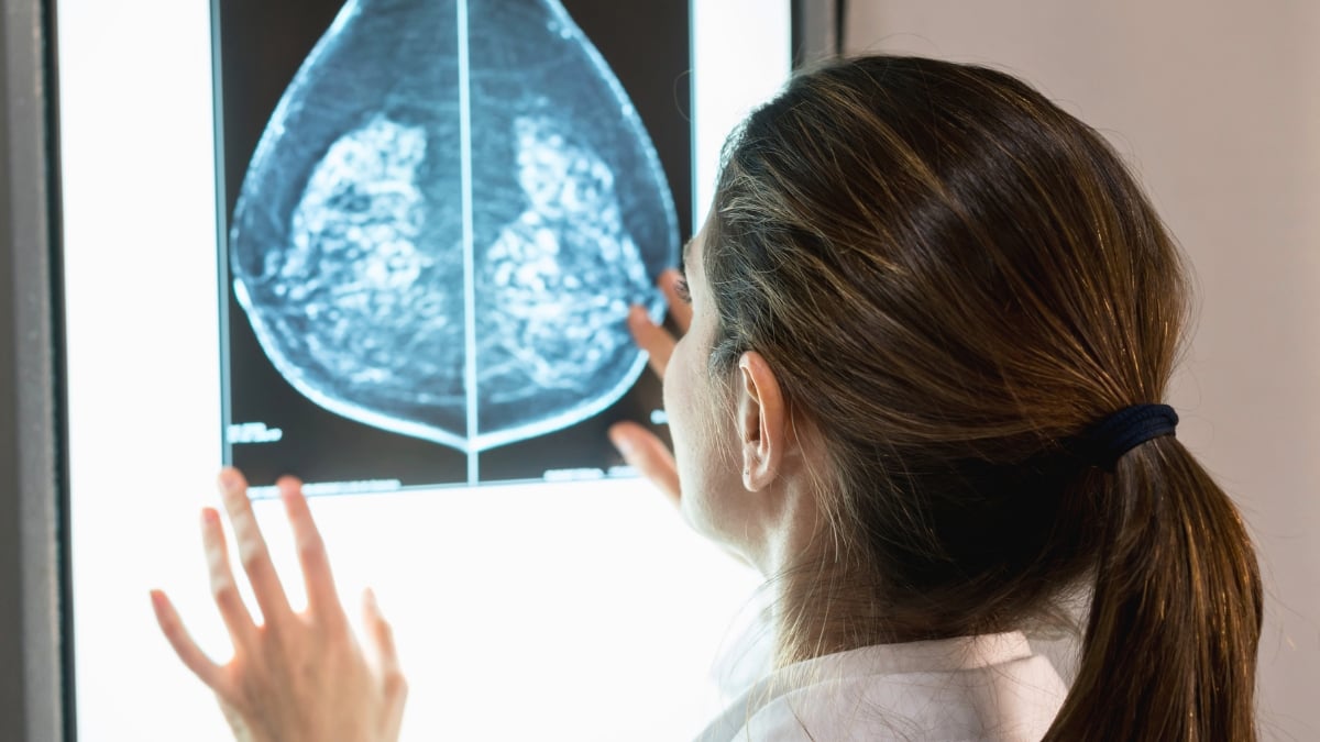 Scientists Reveal Why Breast Cancer Risk Rises With Age : ScienceAlert