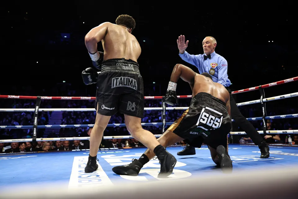 Moses Itauma knocking down Jermaine Franklin