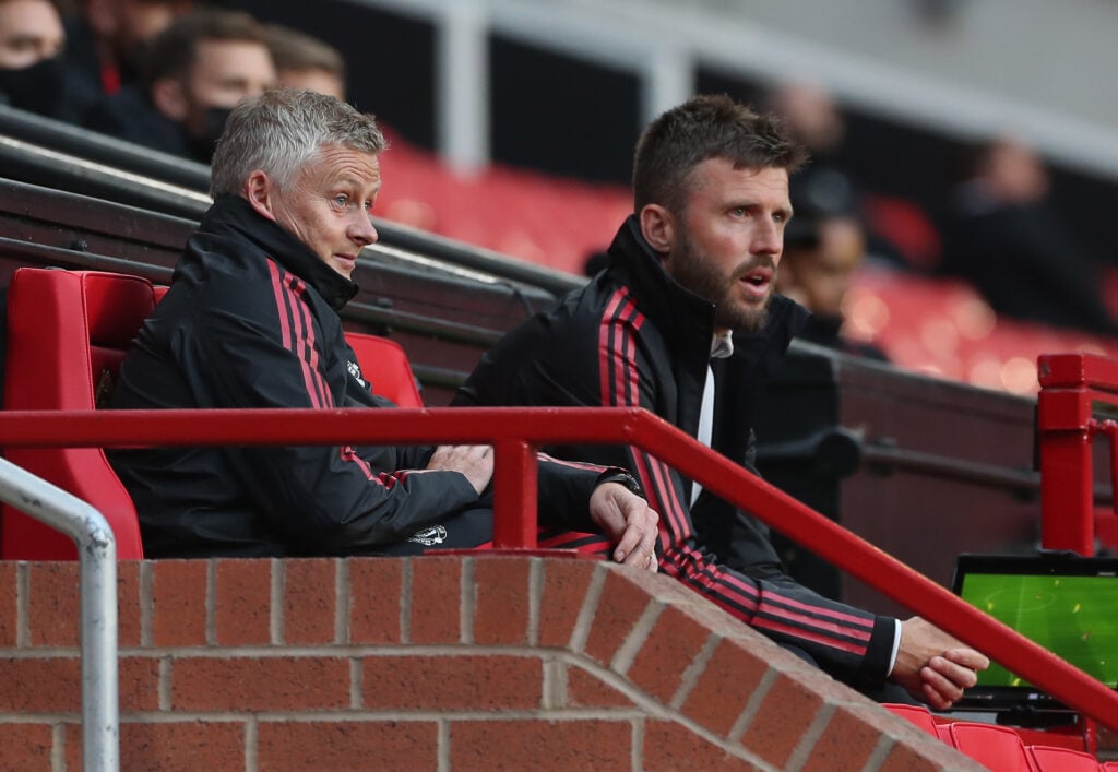 Michael Carrick and Ole Gunnar Solskjaer sitting in the dugout