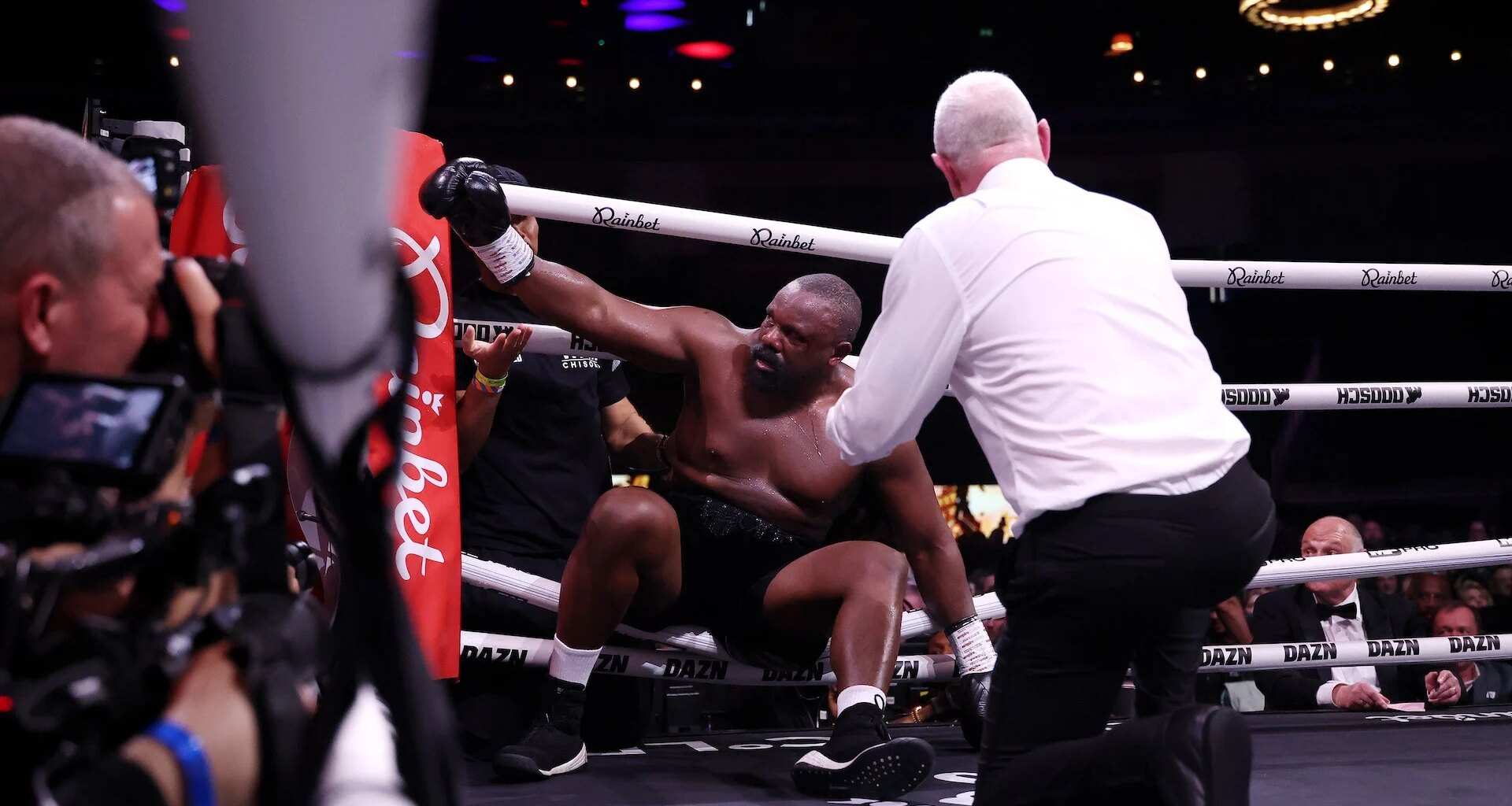 British Board choose not to punish Chisora-Wilder referee Mark Bates