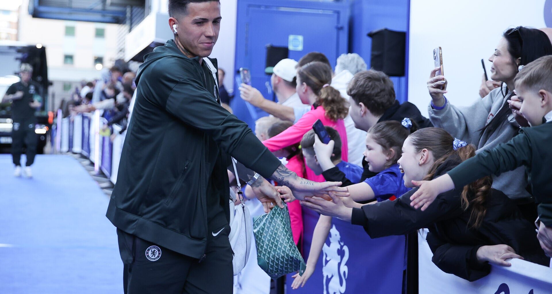 How Chelsea fans at Stamford Bridge reacted to Enzo Fernandez return vs Manchester United