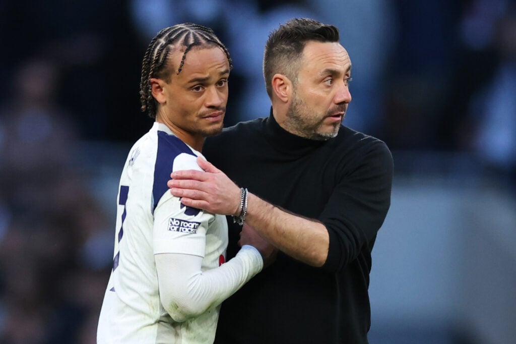 Spurs boss Roberto De Zerbi comforts Xavi Simons