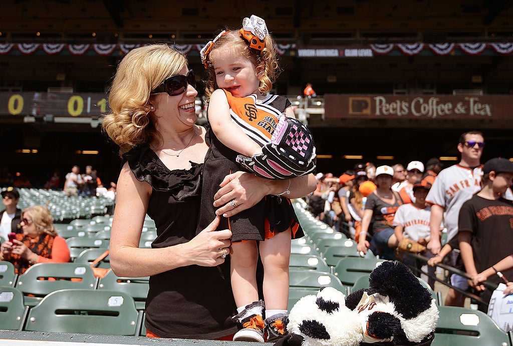 Amid life situations like raising a family, experts say it’s important for those in their 40s to create risk balance in their 401(k)