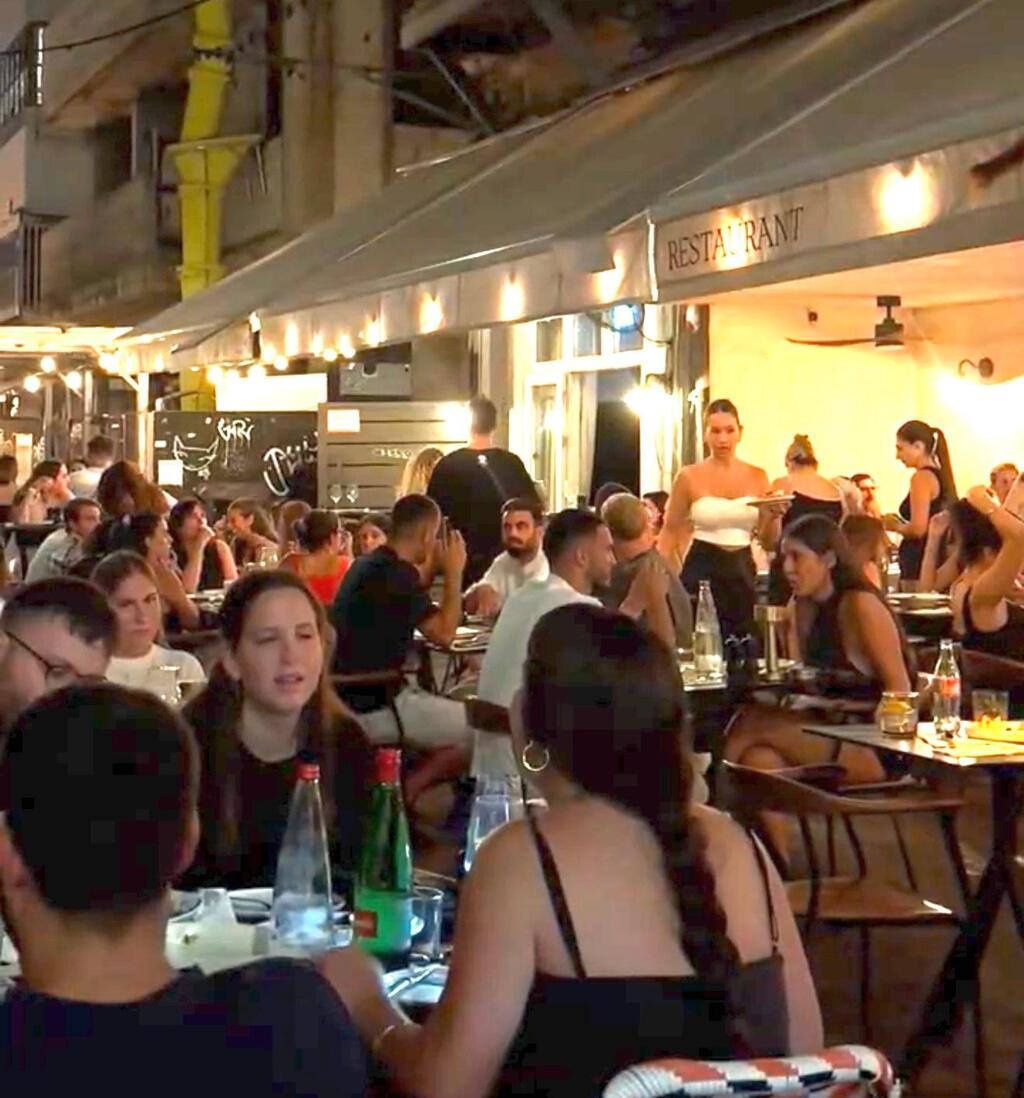 מסעדת פיפטי אנד וואן בנחלת בנימין