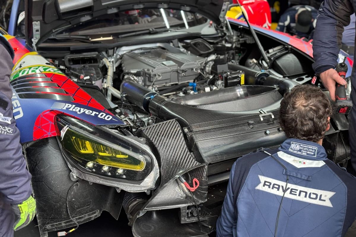 Verstappen/Auer lose likely Nordschleife victory