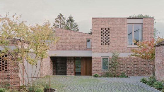 Sandy Rendel Architects completes West Sussex bungalow replacement