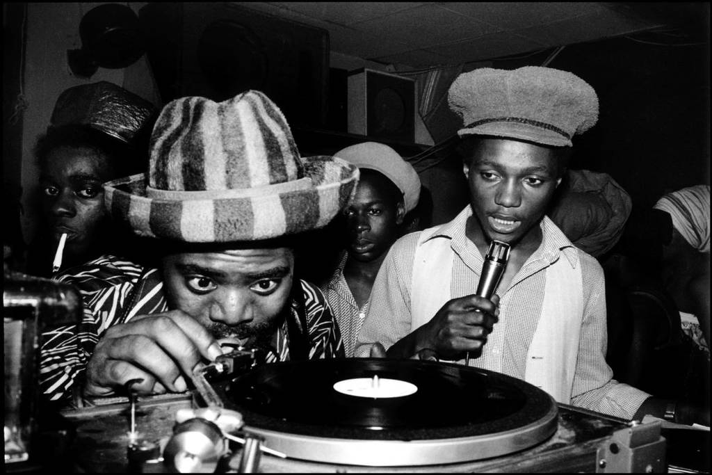 Musicians with a record player