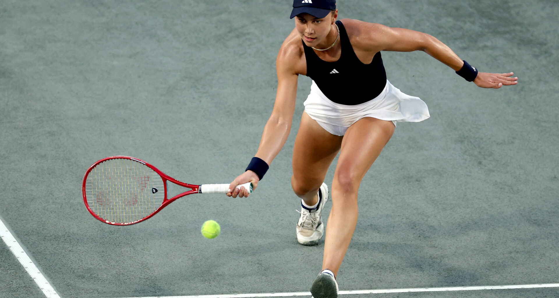Hot shot: Iva Jovic turns defense into attack in Charleston - WTA Tennis