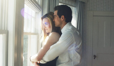 Love Story: John F. Kennedy Jr. and Carolyn Bessette, (l-r) Sarah Pidgeon as Carolyn Bessette Kennedy, Paul Kelly as John F. Kennedy Jr.