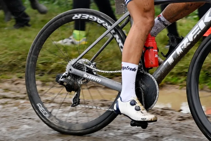 Lizzie Deignan wins Paris-Roubaix Femmes
