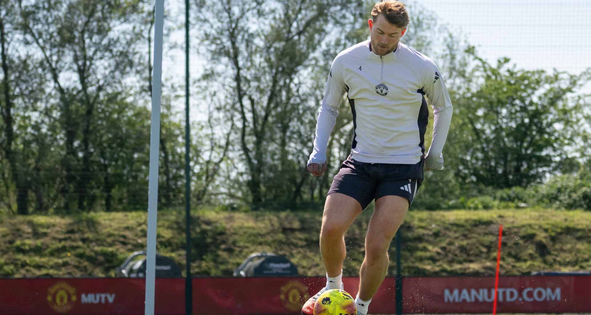 Matthijs de Ligt continues his rehabilitation - Manchester United