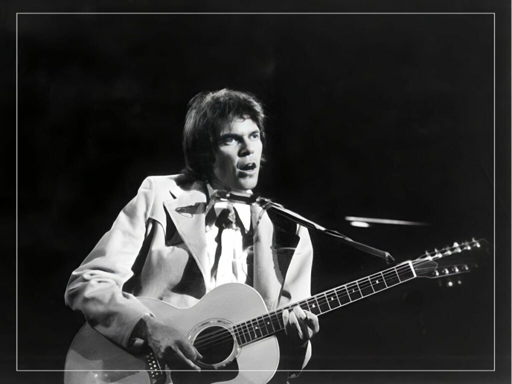 Neil Young - Live -Young - Far Out Magazine