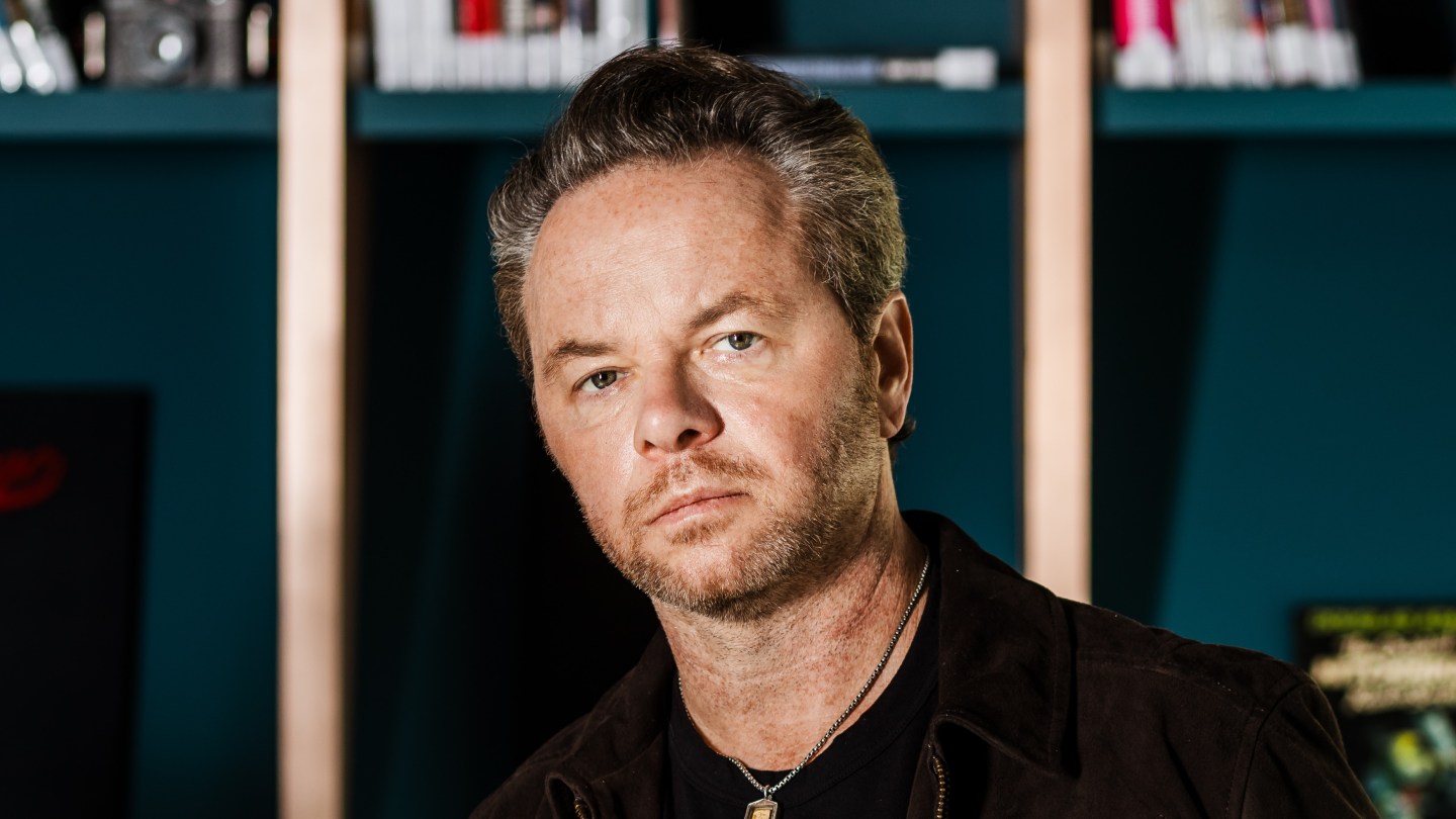 Noah Hawley to Direct Remake of Argentine ’Terrified’ for Warners