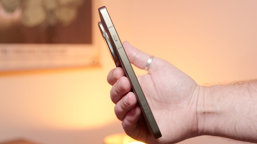 Oppo Find X9 Ultra - side profile in hand