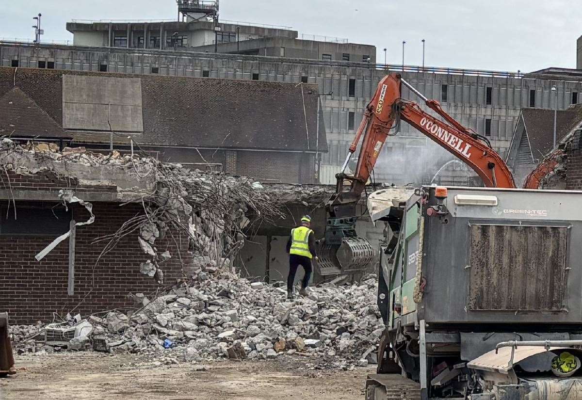Demolition of Park Mall shopping centre in Ashford begins as diggers tear down site