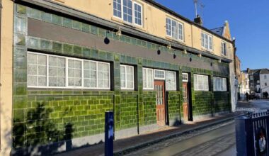 Former Manor Shades pub in Gravesend up for auction for £325,000