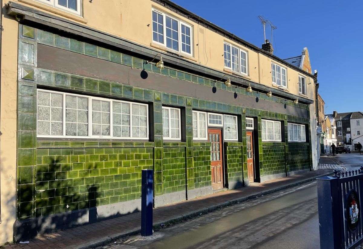 Former Manor Shades pub in Gravesend up for auction for £325,000