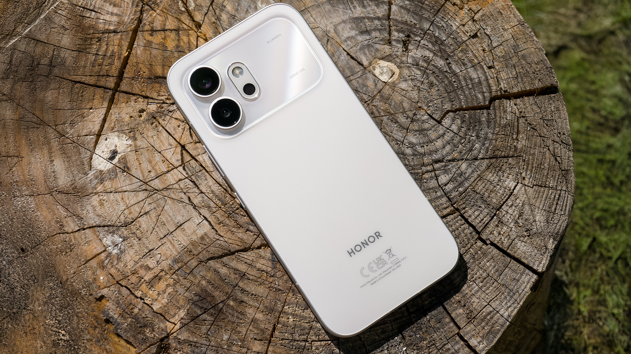 A close-up of the Honor 600's hardware in the white colorway