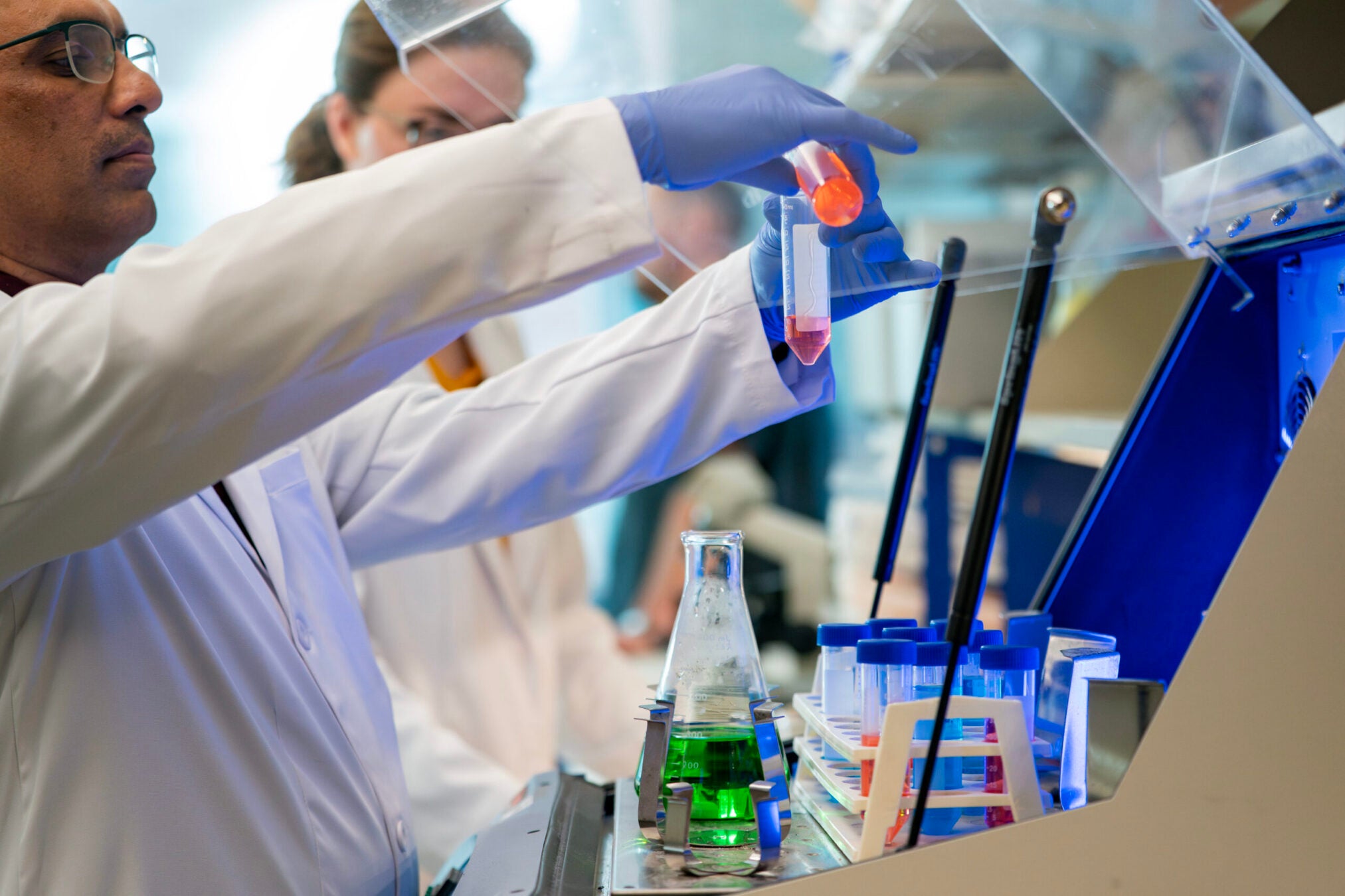 Researchers develop an innovative nasal spray targeting brain aging.