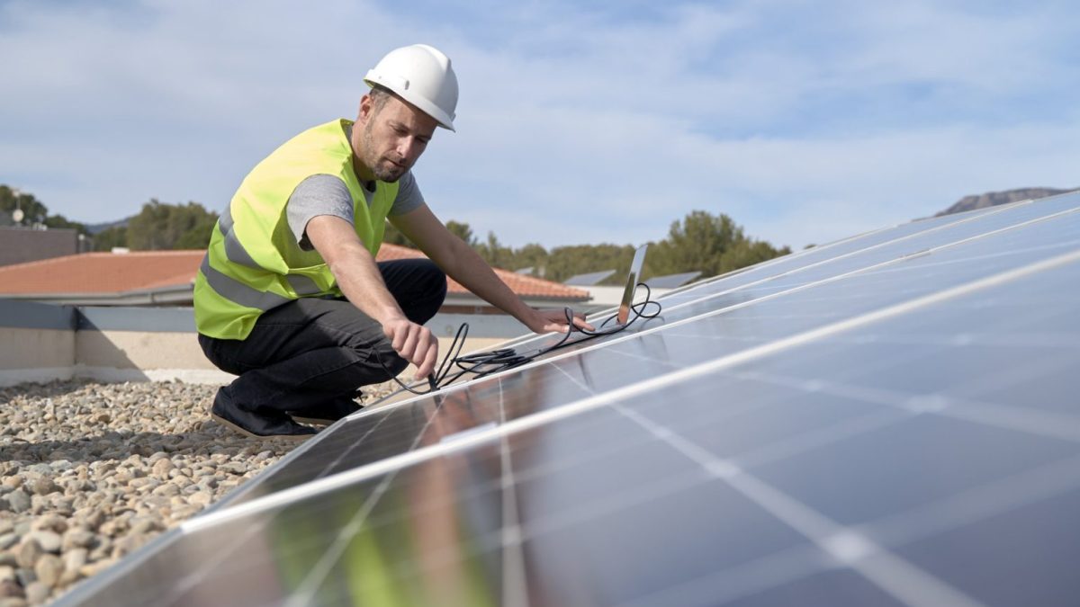 £400 plug-in solar panels will quietly change the whole country