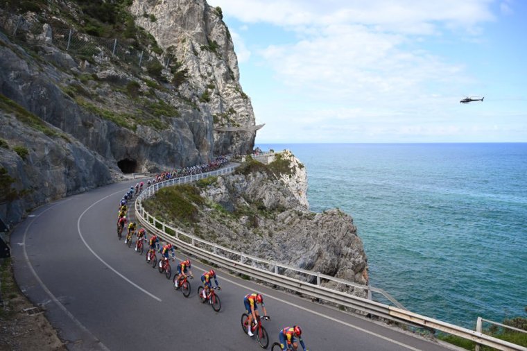 The Giro d'Italia peloton riding along the Mediterranean coast at Andora, Liguria in 2024 (Photo: Tim de Waele/Getty)