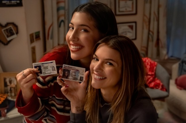 ROOMMATES. (L to R) Sadie Sandler as Devon and Chloe East as Celeste in Roommates. Cr. Scott Yamano/Netflix ?? 2026.