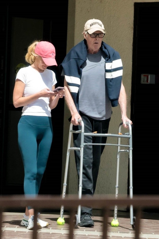 BGUK_3560866 - *PREMIUM-EXCLUSIVE* West Hills, CA MUST CALL FOR PRICING BEFORE USAGE - Former 'Baywatch' star David Hasselhoff, 73 looks frail as he was seen using a walker while out with his wife Haley Roberts in West Hills on April 22, 2026. Pictured: David Hasselhoff, Hayley Roberts BACKGRID UK 24 APRIL 2026 BYLINE MUST READ: WCP,4cnrs / BACKGRID UK: +44 208 344 2007 / uksales@backgrid.com USA: +1 310 798 9111 / usasales@backgrid.com *Pictures Containing Children Please Pixelate Face Prior To Publication*