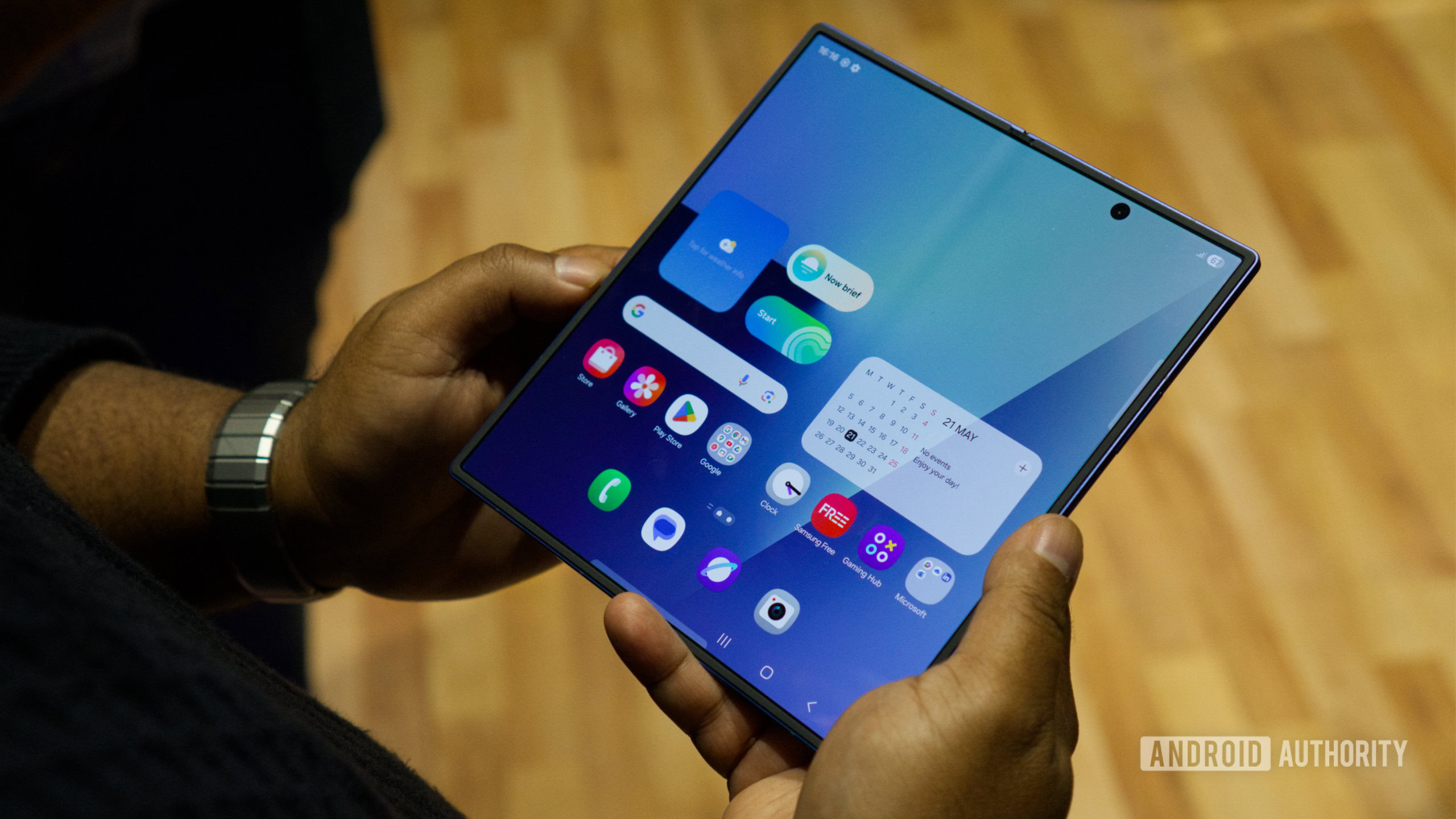Samsung Galaxy Z Fold 7 in hand and unfolded Samsung Galaxy Z Fold 7 in hand and unfolded