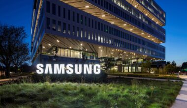 Samsung is betting on another business model to thrive against Apple as its smartphone business can't keep up with its rival