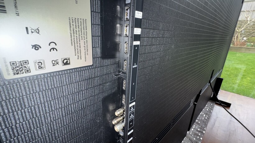 Samsung QE77S99H connectivity