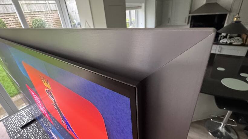 Samsung QE77S99H design detail