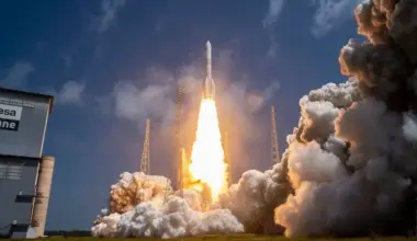 SpaceX has filed an FCC complaint alleging Amazon and Arianespace deployed satellites above authorised altitudes, a claim Amazon disputes.