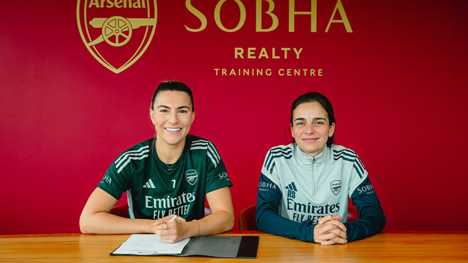 Steph Catley signs new contract | News
