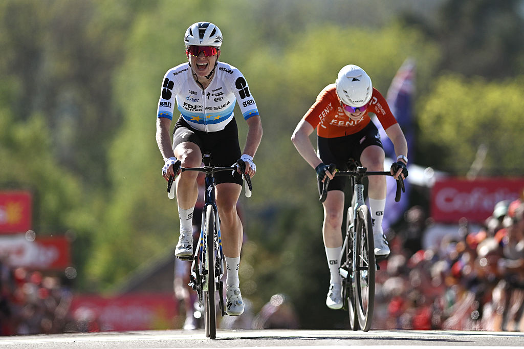 Vollering wins Fleche Wallonne Femmes 2026