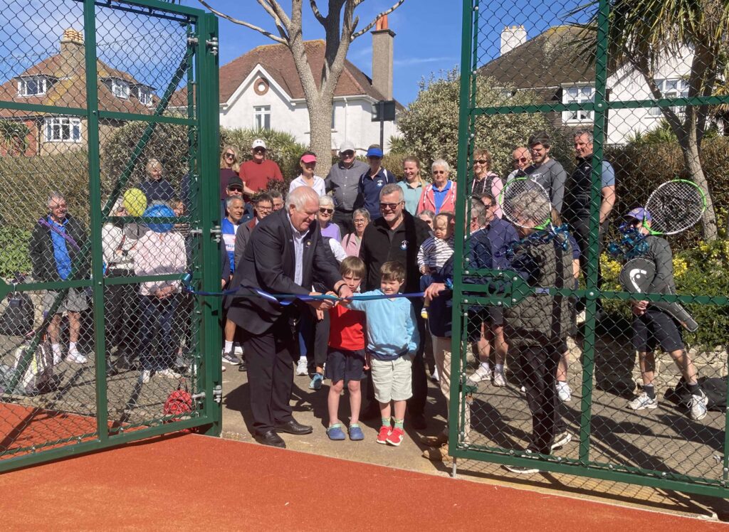 Beach gardens tennis courts